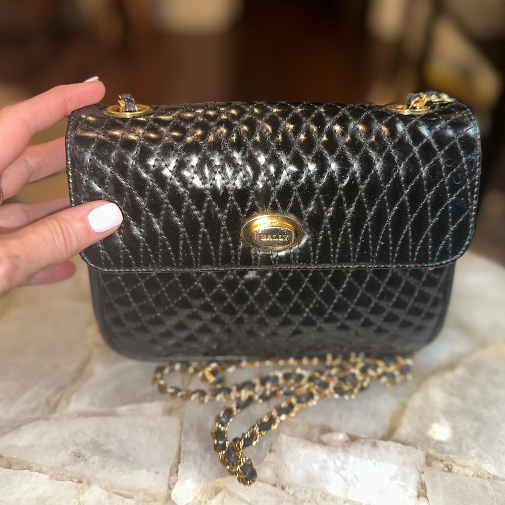 Vintage Bally Quilted Black Patent Small Crossbody
• Gold Chain • Made in Italy